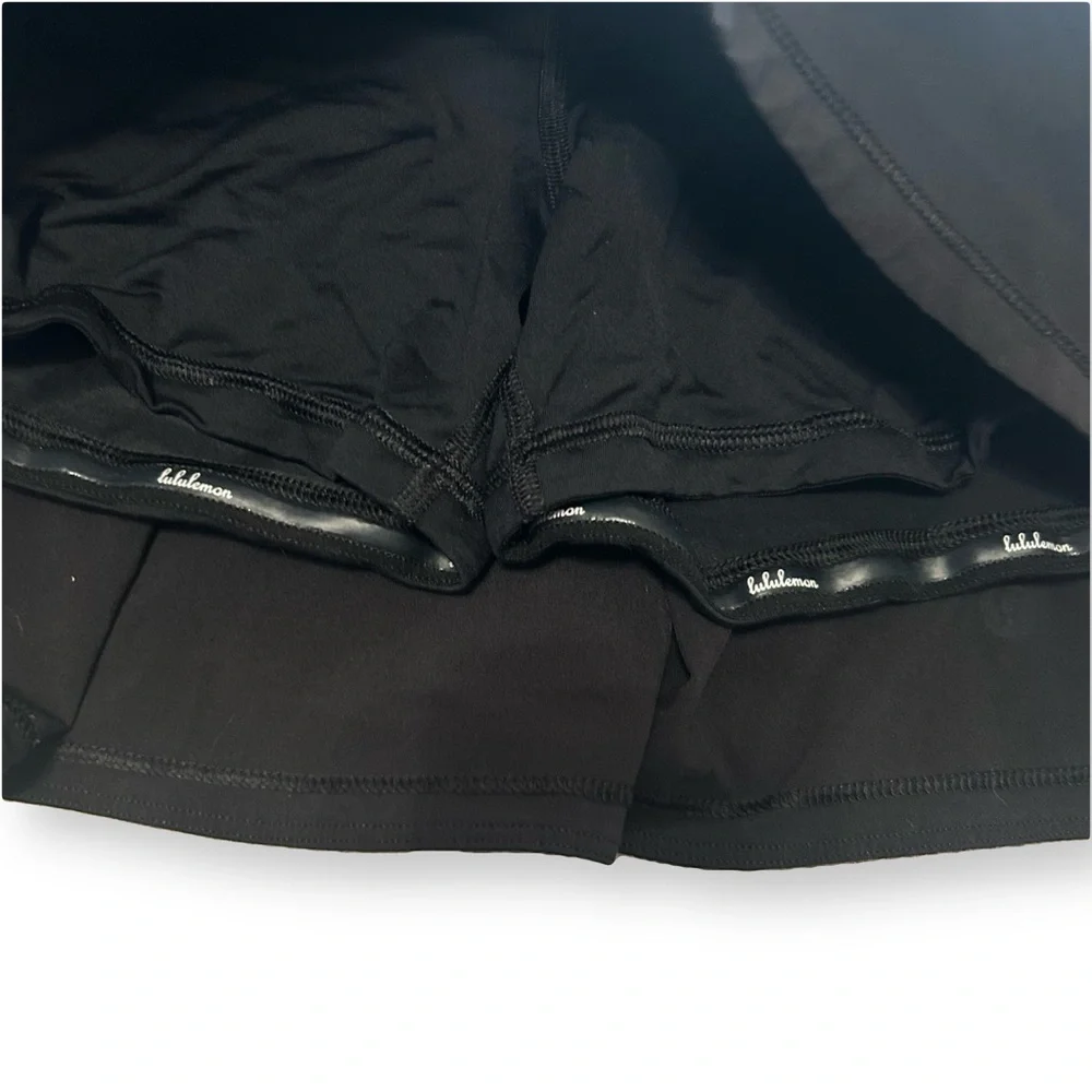 Lululemon / Pace Rival Mid-Rise Skirt in Black size 4